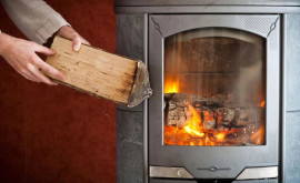 Большинство домов в Молдове отапливают зимой дровами или углем Мнение
