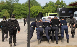 Polițiști și polițiste participanți în cadrul cursului de formare continuă Tehnician de intervenție profesională