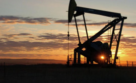 Prețul petrolului pe piețele mondiale este în scădere