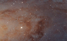 O galaxie situată la 500 de milioane ani lumină surprinsă de telescopul NASA