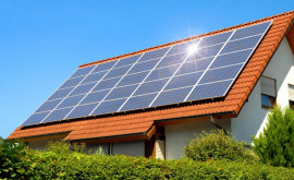 Tot mai mulţi moldoveni instalează panouri solare Ce spun experții