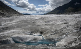 Epava unui avion prăbuşit în 1968 a ieșit la suprafață după 54 de ani pe un ghețar din Elveția