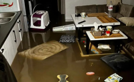Ploaia a ajuns și în casele oamenilor Cîteva apartamente din capitală inundate