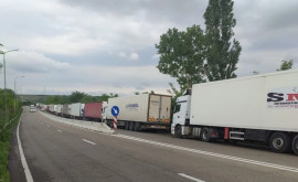 Zeci de camioane blocate la vamă