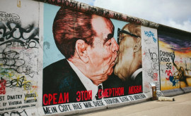 Умер автор самого известного граффити на Берлинской стене