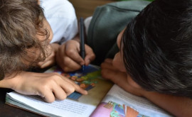 Cine și cum poate beneficia de ajutorul financiar pentru pregătirea copiilor către noul an școlar