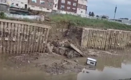 Șantierul inundat din strada Calea Orheiului pericol pentru construcțiile din preajmă