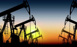 Цены на нефть снижаются после резкого роста