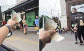 В Кишиневе из машины разбрасывали деньги и снимали это на видео