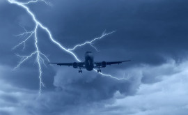 В Италии молния ударила в пассажирский самолёт