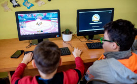 Copiii și profesorii din Ucraina vor învăța online programare