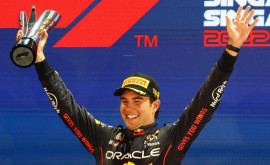 Sergio Perez şia demonstrat măiestria de condus asigurînd echipei victoria în Singapore