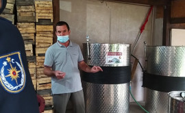 Осторожно углекислый газ Спасатели проводят кампанию по безопасности при изготовлении вина