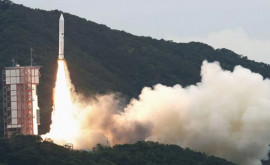 O rachetă japoneză care transporta sateliţi sa autodistrus după lansarea sa eşuată