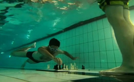 Игра в шахматы под водой шестеро альпинистов побили два национальных рекорда
