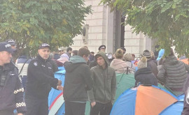 Полиция убрала палатки перед Генеральной прокуратурой 