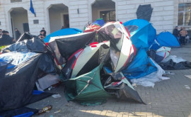 Беспорядок и мусор вокруг здания Генпрокуратуры 