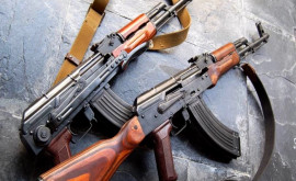 Armata SUA vrea să cumpere mitraliere rusești AK74 
