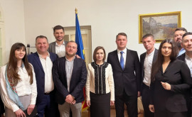 Șefa statului sa întîlnit la București cu mai mulți oameni de afaceri originari din Republica Moldova
