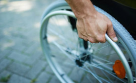 Noi facilități pentru persoanele cu dizabilități locomotorii examinate la Parlament