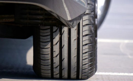 Polițiștii recomandă șoferilor să schimbe pneurile automobilelor