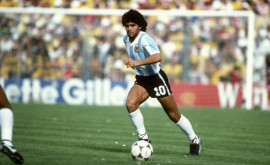 Mingea cu care Maradona a înscris golul cu mîna lui Dumnezeu vîndută la licitaţie