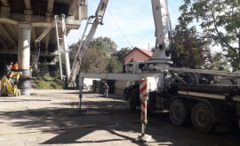 Reparaţia podului din strada Mihai Viteazul continuă