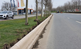 Reparație cu năbădăi Unii locuitori din Durlești nu pot deschide porțile în urma intervenției drumarillor