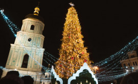 Crăciunul va fi sărbătorit La Kiev totuși va fi instalat Pomul de Crăciun