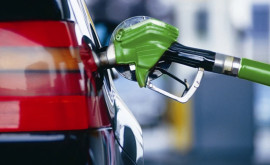 Prețurile la carburanți în Moldova vor scădea și mai mult