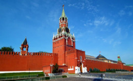 Kremlinul nu va accepta plafonarea preţului la petrol la 60 de dolarit