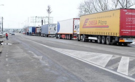 Ситуация на границе более 400 грузовиков стоят в очереди на КПП ЛеушеныАлбица