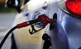 Бензин и дизтопливо в Молдове продолжают дешеветь