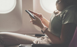 Пассажиры авиакомпаний ЕС смогут разговаривать по телефону во время полета