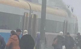 Locomotiva trenului ChișinăuIași cuprinsă de fum la stația de la Sipoteni Pasagerii evacuați