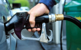 Бензин и дизтопливо в Молдове продолжают резко дешеветь 