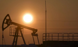 Prețul petrolului rusesc a scăzut sub 45 de dolari