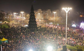 Atmosferă de sărbătoare la Tiraspol Au fost aprinse luminițele pe pomul de Crăciun