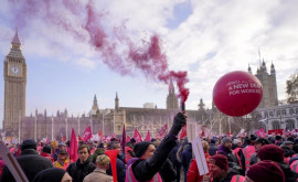 Marea Britanie pierde un număr record de zile lucrătoare din cauza grevelor