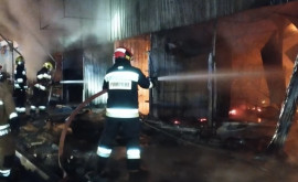 Pompierii au lichidat incendiul izbucnit întrun depozit de mărfuri din capitală