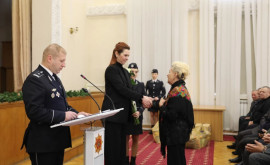 Анна Ревенко вручила награды ветеранам МВД