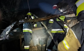 Кишиневские пожарные спасли мужчину из огня
