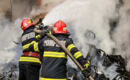 Incendiu la Ialoveni Acoperișul unei case distrus de flăcări