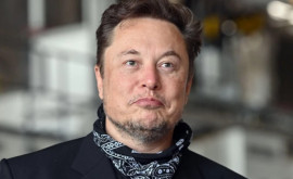 Elon Musk încearcă săși liniștească acționarii de la Tesla după ce aceștia au început să vîndă masiv acțiuni
