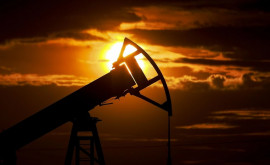 Prețul petrolului crește la sfîrșitul anului 