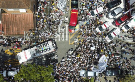 Mii de oameni lau condus pe ultimul drum pe legendarul Pelé