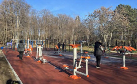 Un nou teren de fitness a fost amenajat în parcul Valea Trandafirilor