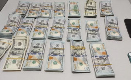 Un cetățean străin a încercat să intre în RMoldova cu circa 100 de mii de dolari Banii confiscați