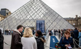 Решение в Лувре после увеличения числа посетителей
