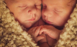 Doi bebeluși gemeni au venit pe lume chiar în ambulanță
